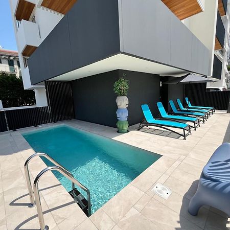 Beach Palace With Small Swimming Pool, Private Beach, Parking Лидо-ди-Езоло Экстерьер фото