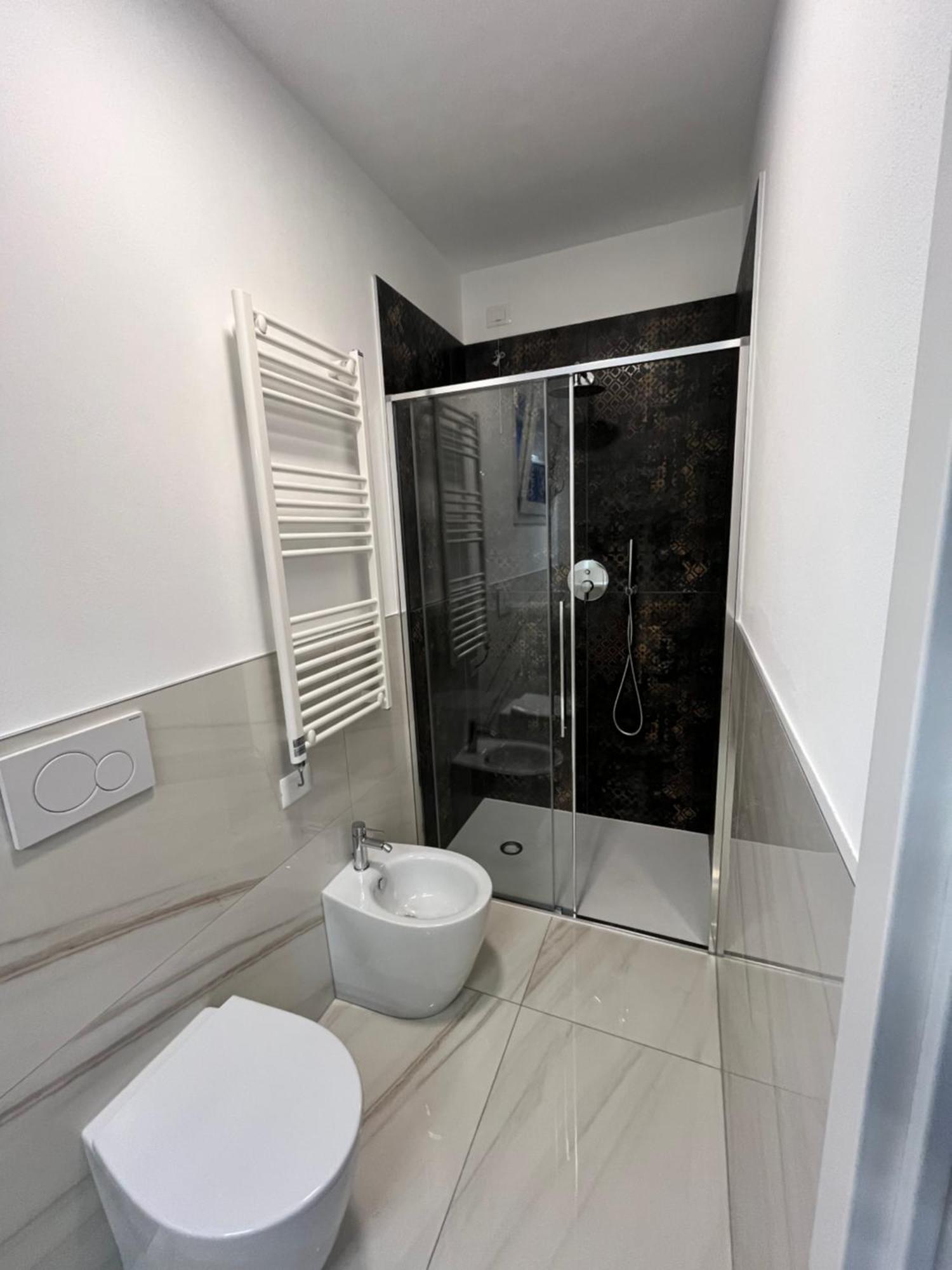 Beach Palace With Small Swimming Pool, Private Beach, Parking Лидо-ди-Езоло Экстерьер фото